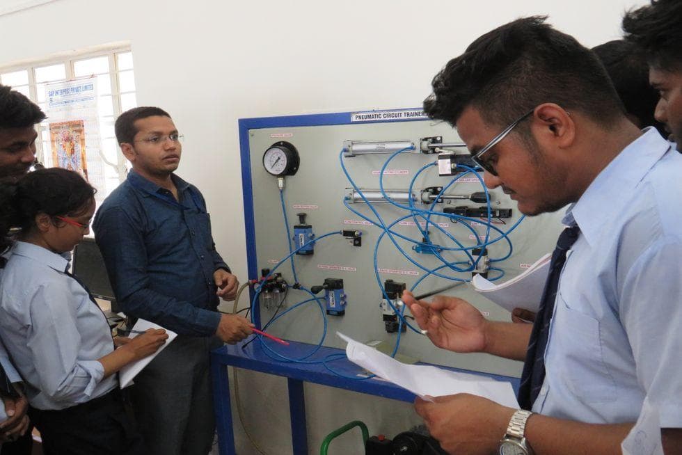 JIS School of Polytechnic Kolkata Labs photo 25